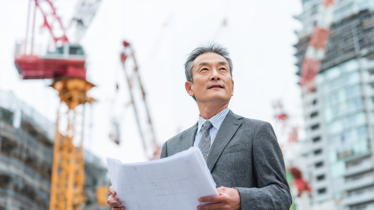 A_high-resolution_photo_of_a_Japanese_businessman_in_f7c2fd56-db10-4d53-b05f-88e44fff7c43_0